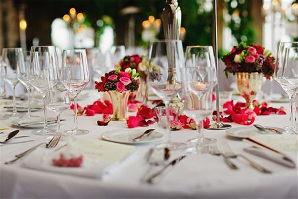 What does it mean to dream of a banquet? What does it mean to dream of a banquet?