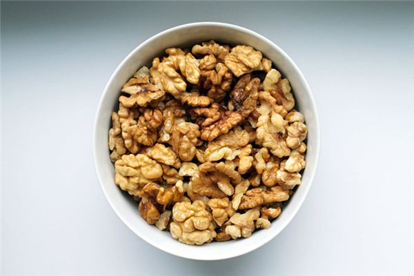What does it mean to dream of eating walnuts? What does it mean to dream of eating walnuts?