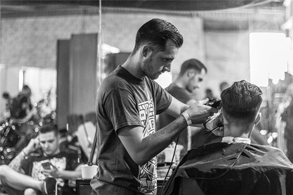 I dreamed of cutting my hair I dreamed of cutting my hair