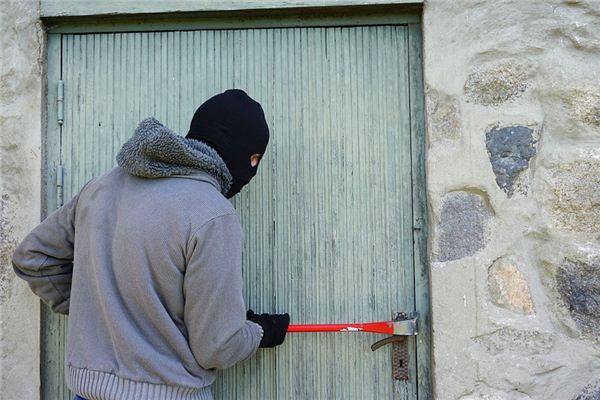 What does it mean to dream of your house being burgled? What does it mean to dream of your house being burgled?