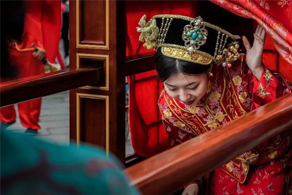 What does it mean to dream of riding in a sedan chair? What does it mean to dream of riding in a sedan chair?