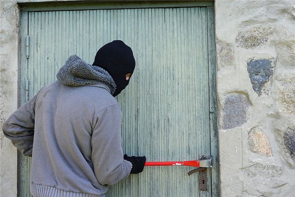 What does it mean to dream of a thief breaking into your house? What does it mean to dream of a thief breaking into your house?