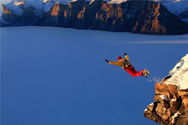What does it mean to dream of jumping off a cliff? What does it mean to dream of jumping off a cliff?