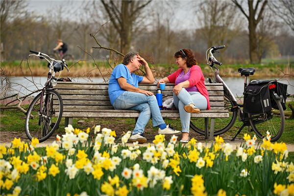 What does it mean to dream of chatting? What does it mean to dream of chatting?