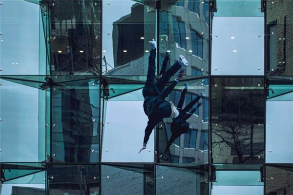 What does it mean to dream of falling from a building? What does it mean to dream of falling from a building?