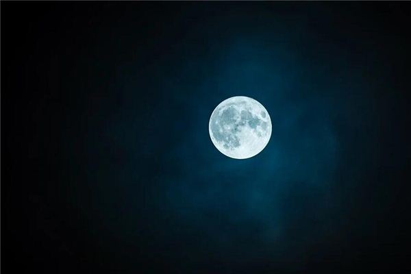 I dreamed that the moon rose from the mountain. I dreamed that the moon rose from the mountain.