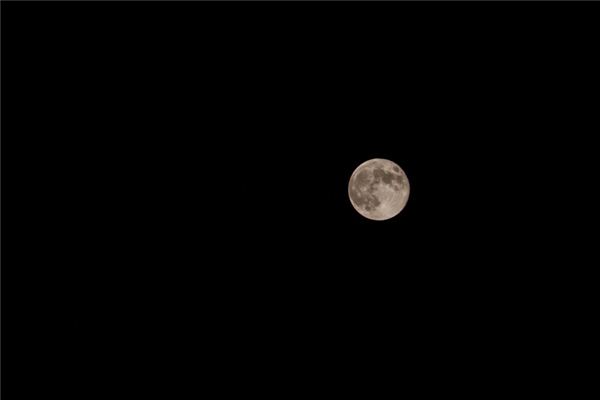 I dreamed of a crescent moon hanging high in the sky.