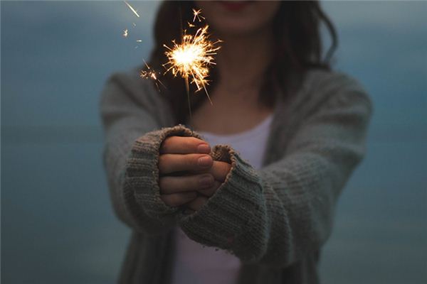 What does it mean to dream of a spark? What does it mean to dream of a spark?