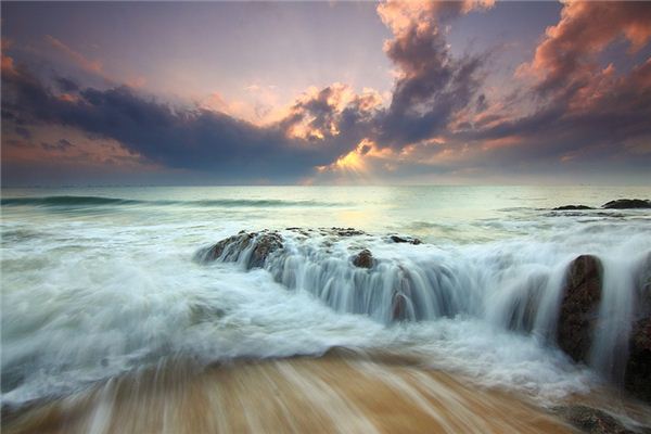 What does it mean to dream of flowing water? What does it mean to dream of flowing water?