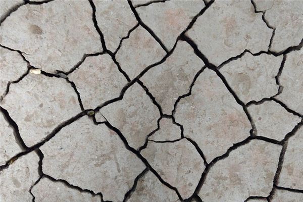 What does it mean to dream of the earth cracking? What does it mean to dream of the earth cracking?
