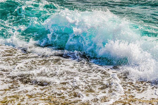 What does it mean to dream of the sea rising with the tide? What does it mean to dream of the sea rising with the tide?