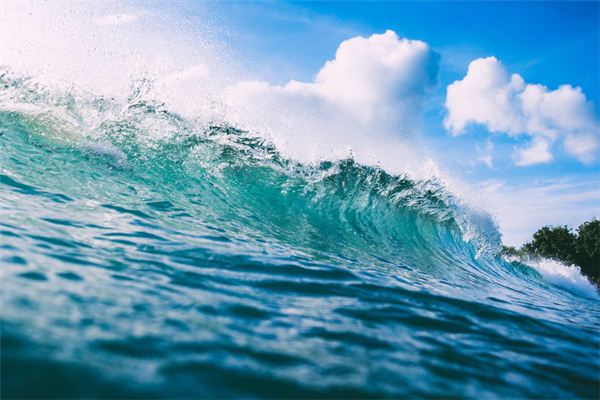 I dreamt of towering, fierce waves surging in.