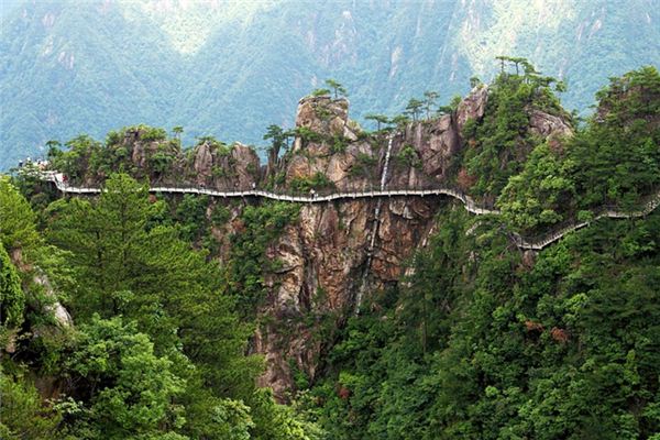 What does it mean to dream of a deep valley? What does it mean to dream of a deep valley?