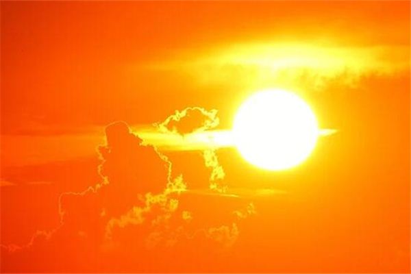 I dreamed that the sun had a halo.