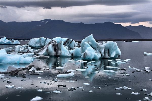What does it mean to dream of glaciers? What does it mean to dream of glaciers?