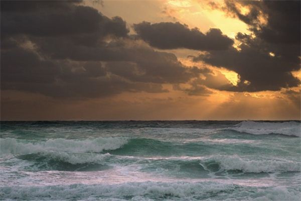 What does it mean to dream of the tide rising? What does it mean to dream of the tide rising?