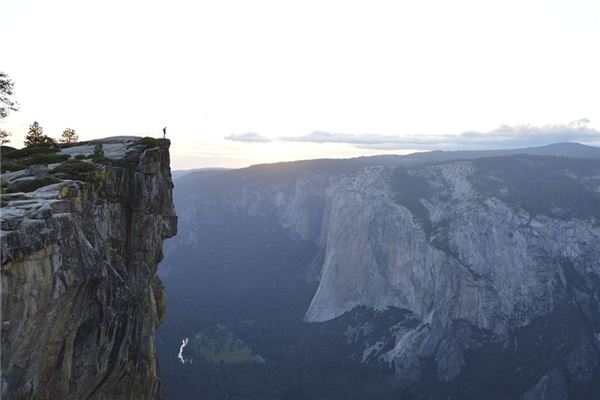 What does it mean to dream of a valley? What does it mean to dream of a valley?