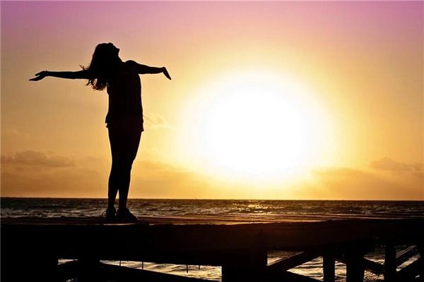 I dreamt that the sun entered my arms.