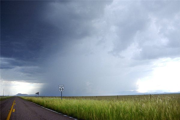What does it mean to dream of a storm?