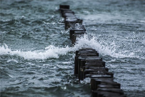 What does it mean to dream of rising water? What does it mean to dream of rising water?