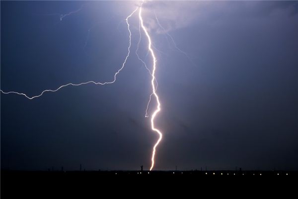 What does it mean to dream of thunder, lightning, wind, and rain? What does it mean to dream of thunder, lightning, wind, and rain?