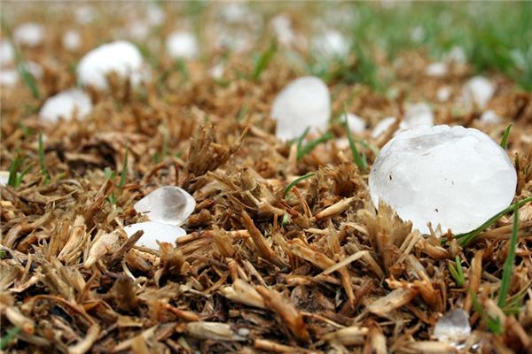 What does it mean to dream of hail? What does it mean to dream of hail?