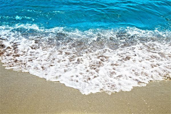 I dreamed that the seawater was surging up.
