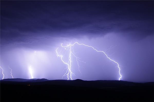 What does it mean to dream of lightning striking the earth? What does it mean to dream of lightning striking the earth?