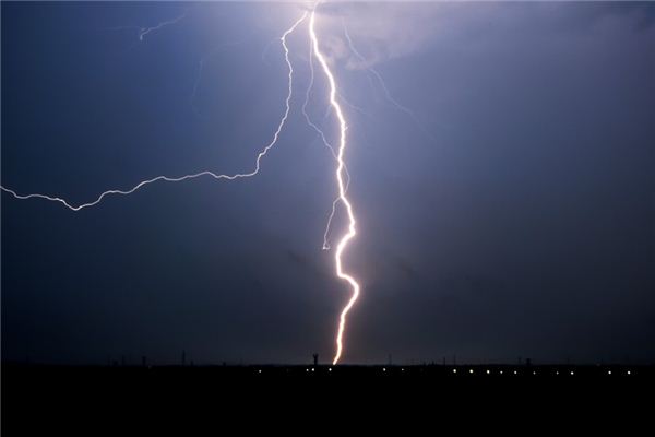 What does it mean to dream of thunder and lightning? What does it mean to dream of thunder and lightning?