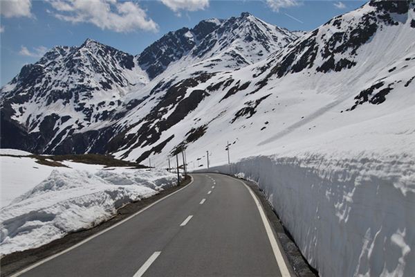 What does it mean to dream of snow-capped mountaintops? What does it mean to dream of snow-capped mountaintops?