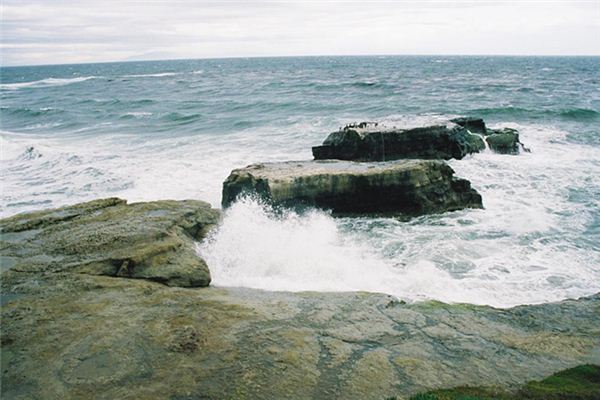 What does it mean to dream of a rising tide? What does it mean to dream of a rising tide?