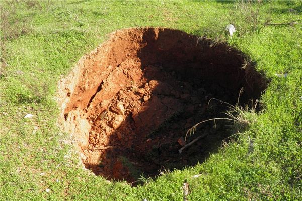 What does it mean to dream of the sky collapsing and the earth sinking? What does it mean to dream of the sky collapsing and the earth sinking?