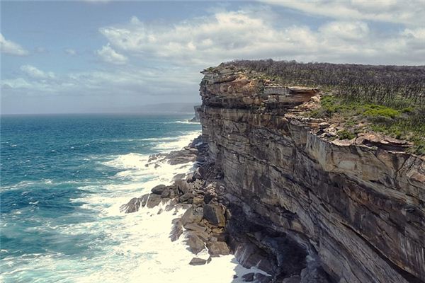 What does it mean to dream of cliffs and steep walls? What does it mean to dream of cliffs and steep walls?