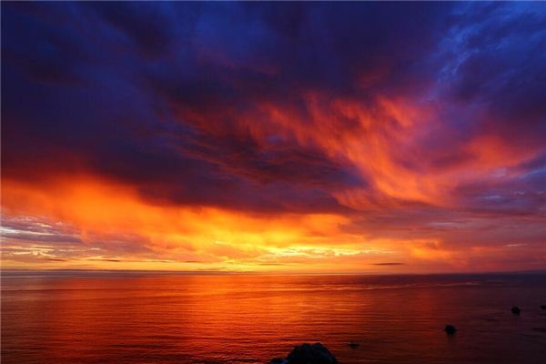 I dreamt that the sunlight dyed the western sky into a sunset glow. I dreamt that the sunlight dyed the western sky into a sunset glow.