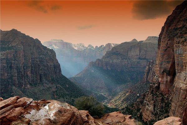 What does it mean to dream of a canyon? What does it mean to dream of a canyon?